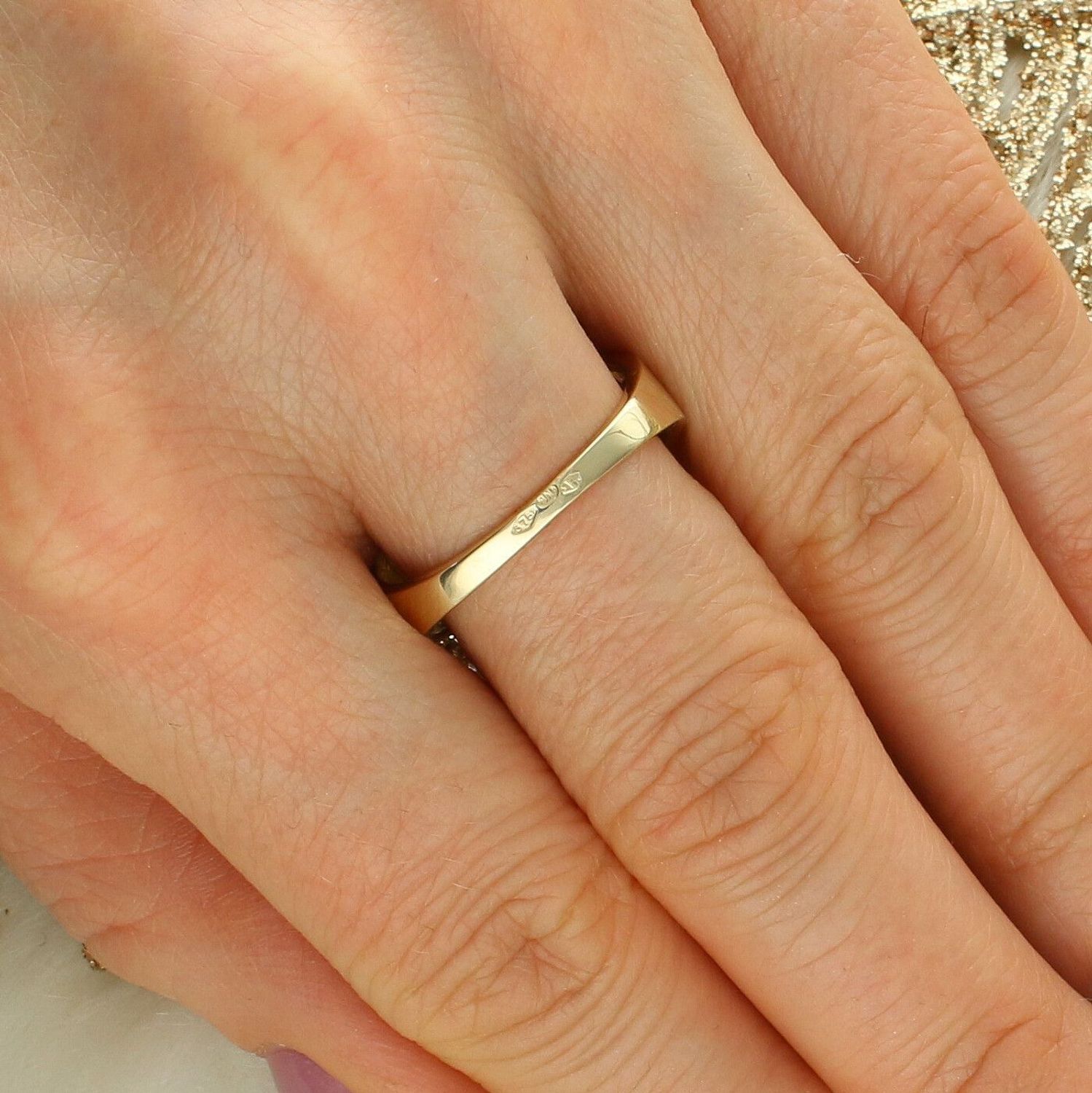 Złoty pierścionek damski wysadzany cyrkoniami z kolekcji Crossover. Okazały, błyszczący i elegancki – idealny prezent dla kobiety.1.jpg